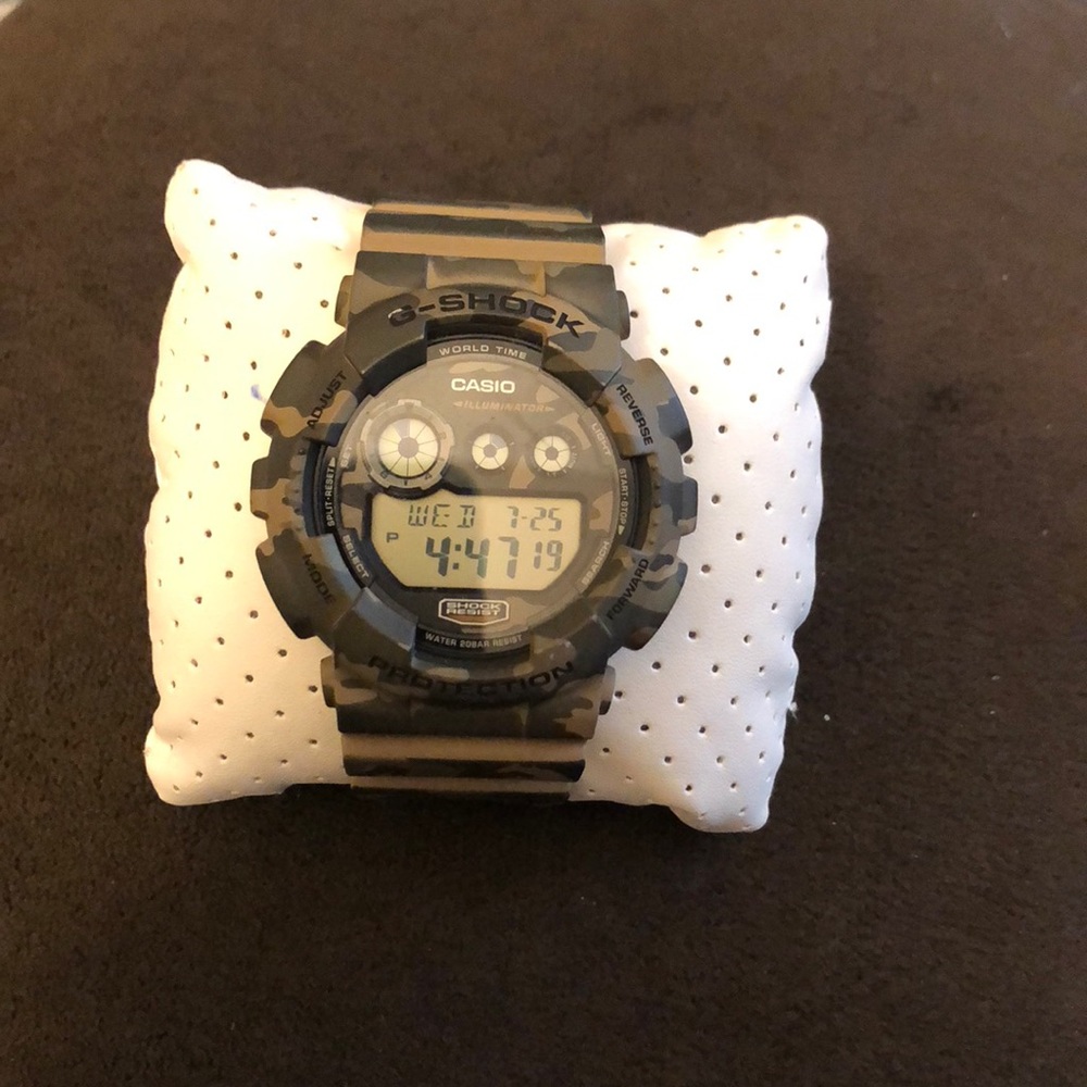 **SOLD**Men’s Camp G-Shock Watch